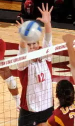 Volleyball Falls at No. 4 UW