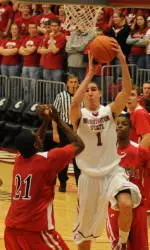 Thompson Scores Career-High 37 in WSU's Win Over IPFW