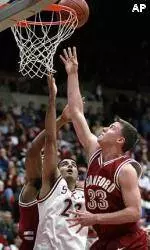 Men's Basketball Edged By Stanford