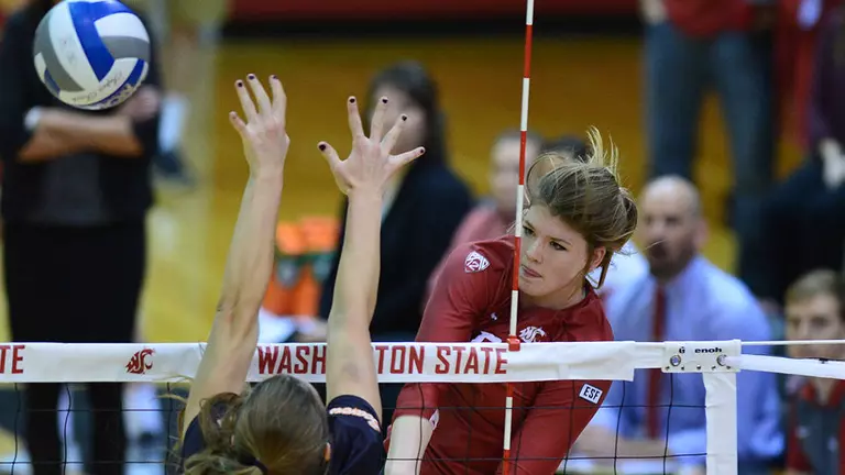Volleyball Falls in Three at No. 11 Stanford