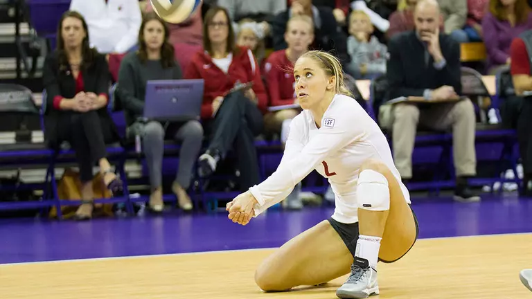 Volleyball Loses at No. 2 UW
