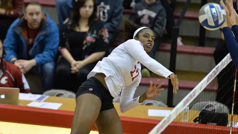 Volleyball Loses at No. 19 Arizona 3-1