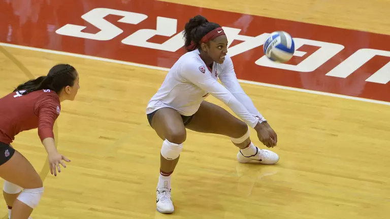 Holt’s Double-Double Leads No. 18 WSU Volleyball to 3-0 Win at Arizona