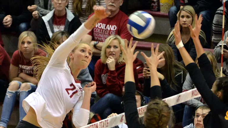 Volleyball Sweeps Colorado for 20th Win of Season