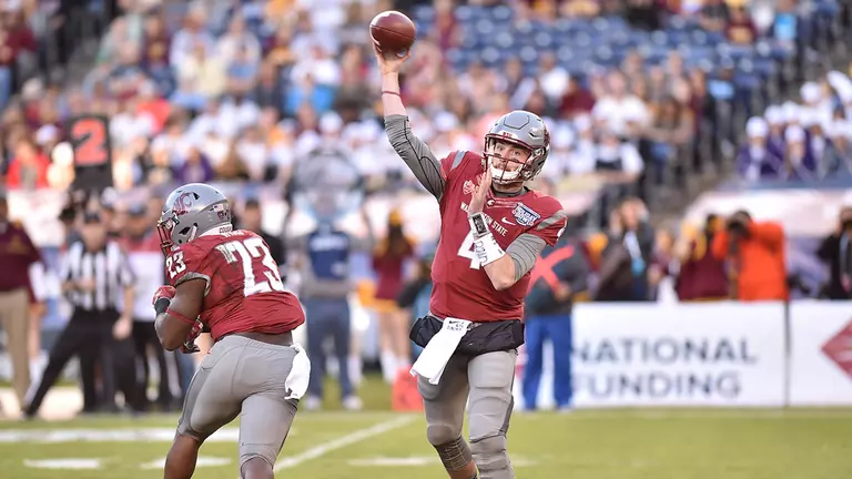 Minnesota Upsets WSU in Holiday Bowl