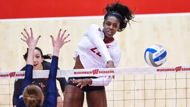 Kyra Holt Named to AVCA Pacific North All-Region First Team