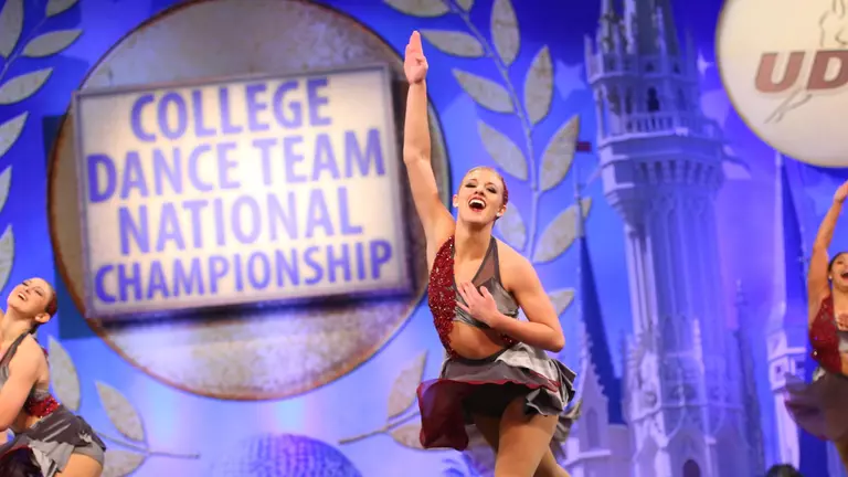 Crimson Girls Advance to Finals, Place 12th at National Championships