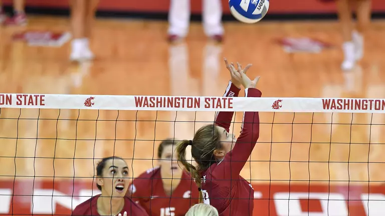 Volleyball Seeking Wins on the Oregon Trail