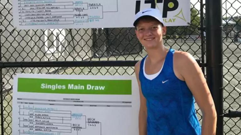 Bayerlova Rallies for Quarterfinal Victory