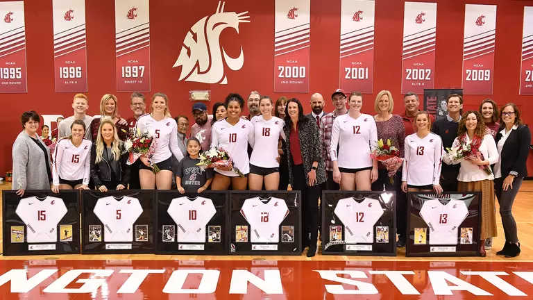Volleyball Seniors Lead The Way in Apple Cup Victory