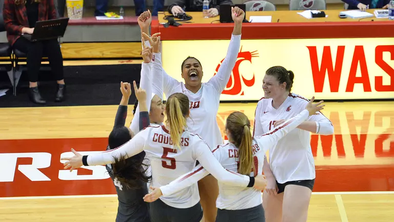 No. 18 Volleyball Back on Track With Sweep of Sun Devils
