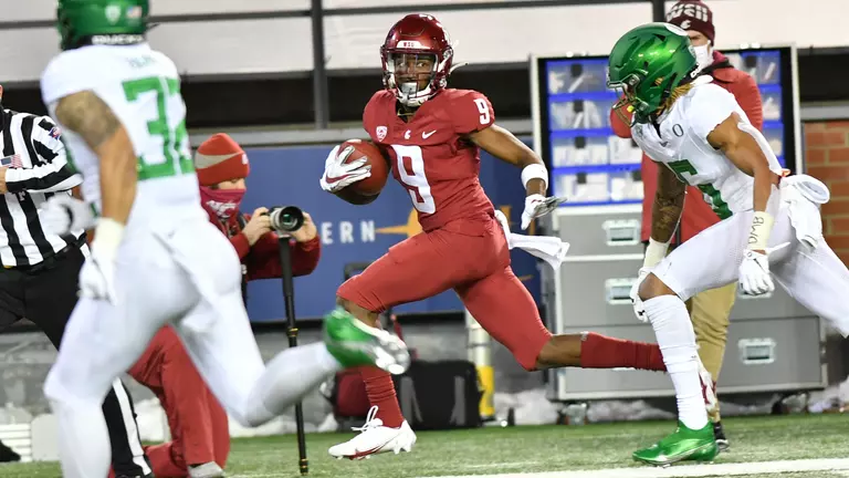 No. 11 Oregon Runs Past Cougars, 43-29