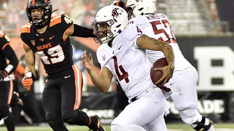 de Laura Accounts For 3 TDs; Leads Cougars Past Oregon State