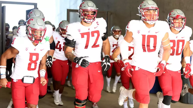 14 Cougars Earn All-Pac-12 Honors, de Laura Named Offensive Freshman of the Year