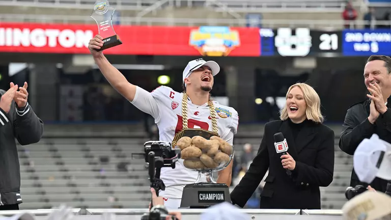 Washington State beats Utah State 34-21 to win Famous Idaho Potato Bowl
