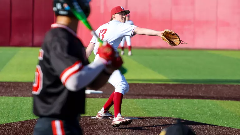 Cougs Back Lewis, Skjonsby Delivers Go-Ahead RBI in Series-Opener