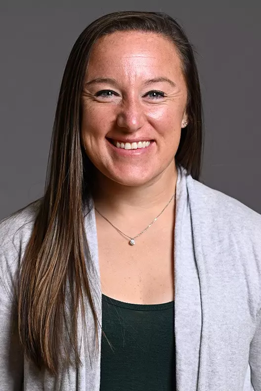 Headshot of Samantha Reynolds.