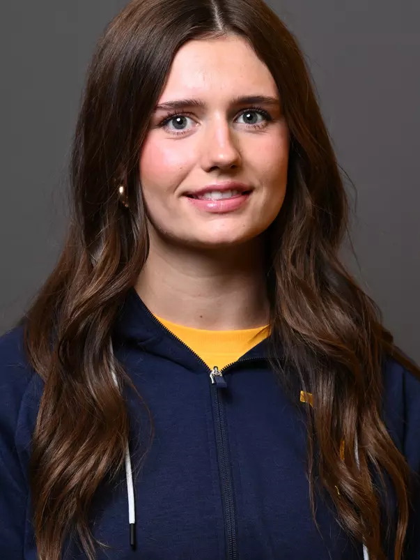 Abigail Clark headshot.