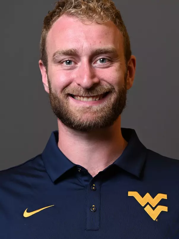Alex Crone headshot.