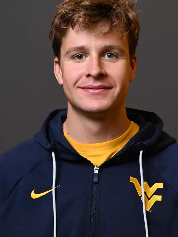 Oskar Farkas headshot.