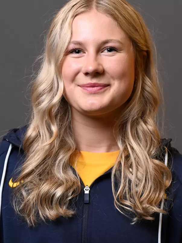 Grace Greenhalf headshot.