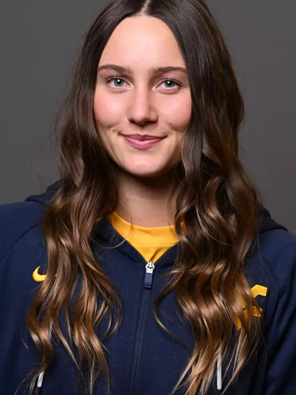 Baylee Sloan headshot.