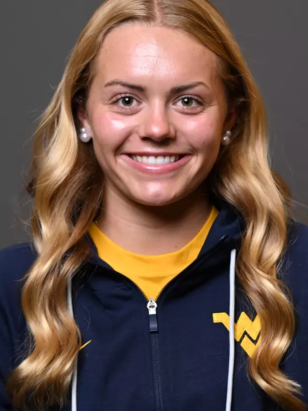 Maecy Wells headshot.