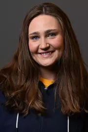 Makenna Wozny headshot.
