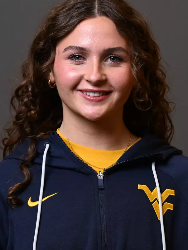 Maddie Smutny headshot.