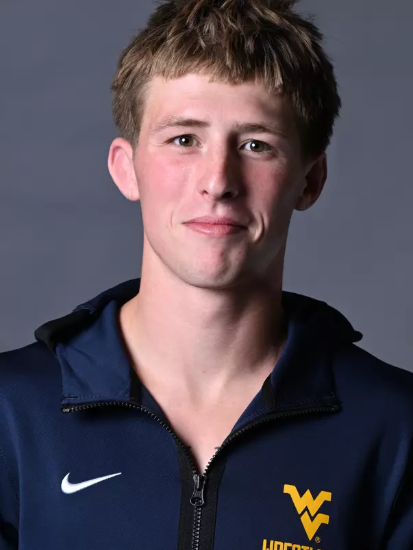 Louie Gill headshot.