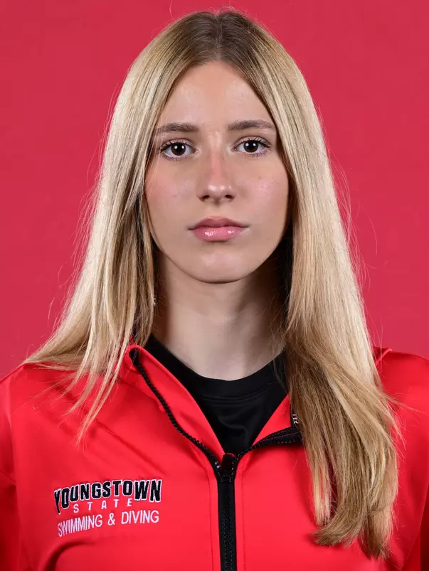 Lara Lilic Headshot