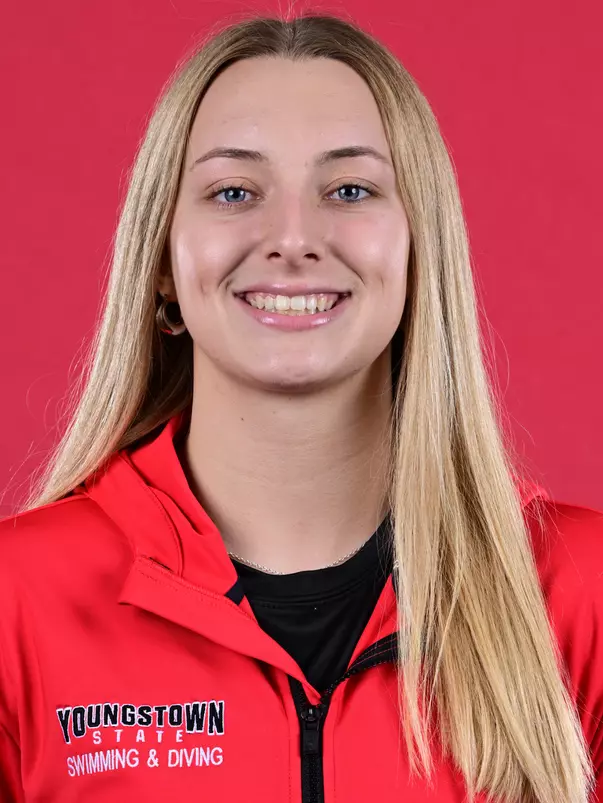 Chloe Moore headshot