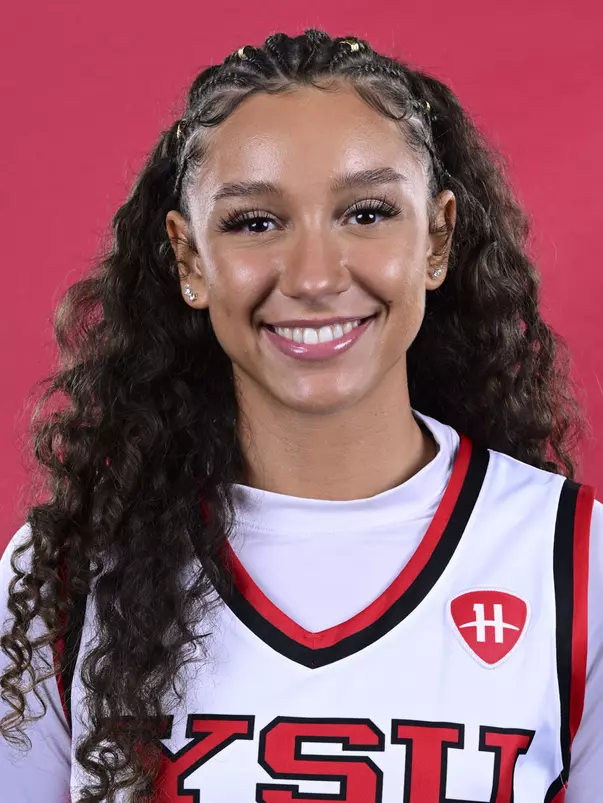 Dacia Lewandowski Headshot