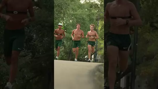 Poster image for Running into the weekend like…🏃♂️#RollWave🌊 | #RunWave👟 | #SetTheStandard📈 | #NOLAsTeam⚜️