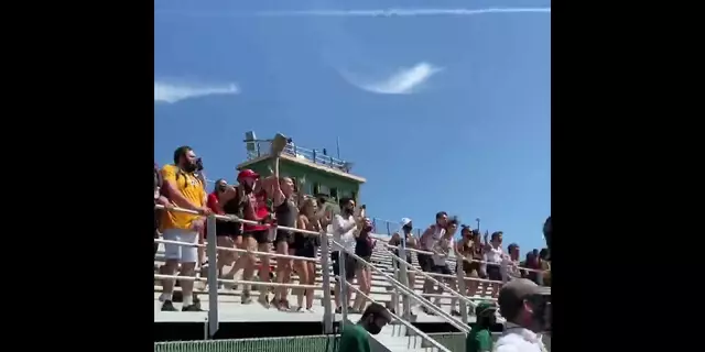 Poster image for A10 4x400m champions