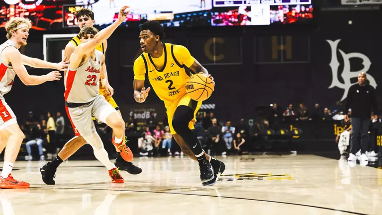 Menβs Basketball Comes Up Just Short In Home Opener Against Illinois State, 82-80