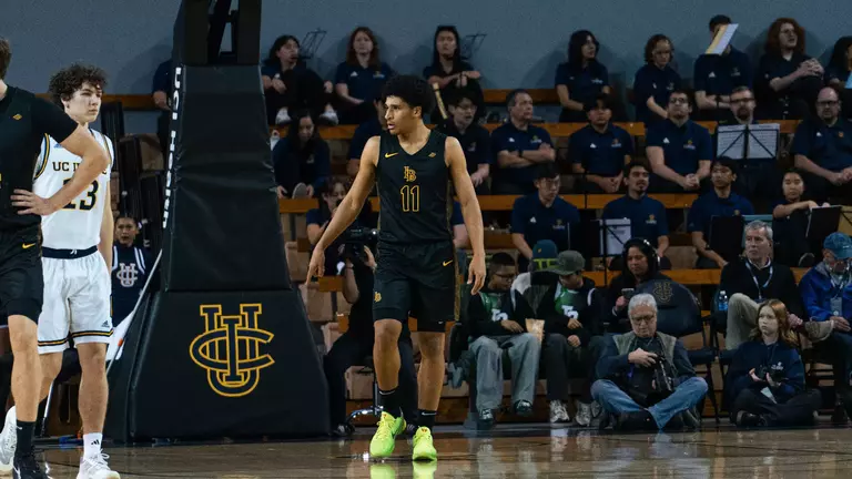 UC Irvine Holds Off Men’s Basketball In Black And Blue Rivalry 74-64