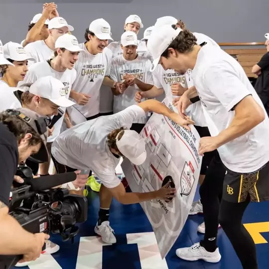 Long Beach St. Edges Hawaii in Epic Battle