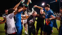 Coach McIntosh 300 win celebration