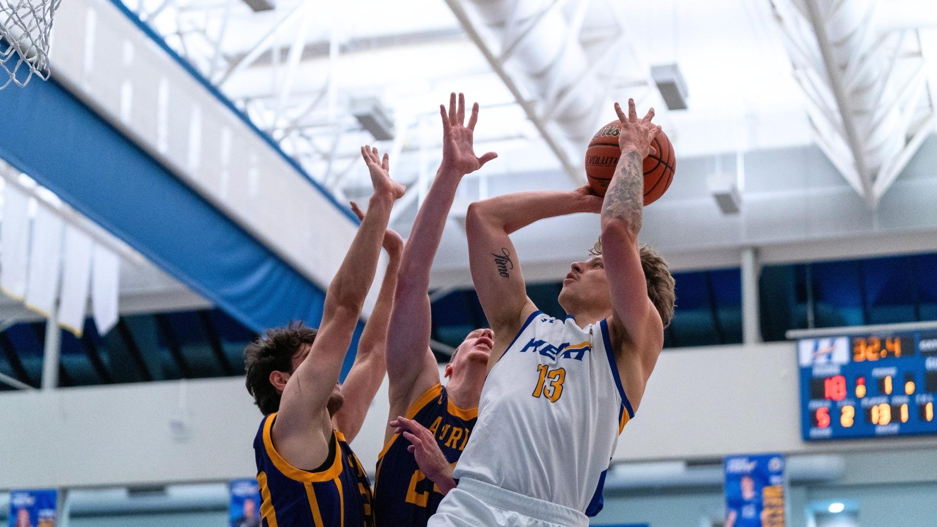 Men’s basketball pushes Laurier and Regina to wire at Heat Fall Classic