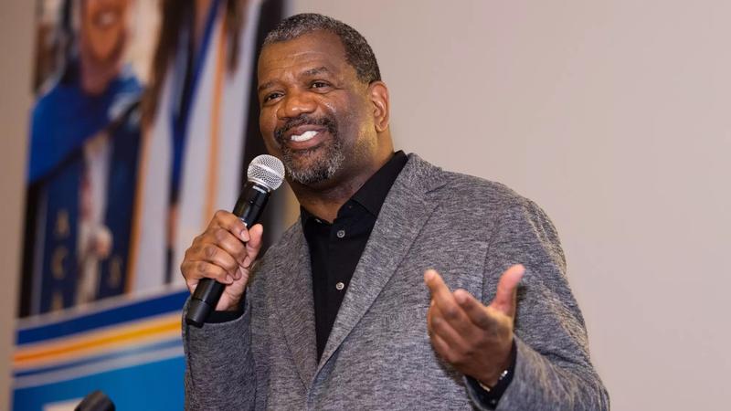 SCSU To Dedicate Press Box To Fox Sports Radio Analyst Rob Parker, '86, At Homecoming On Oct. 4, 2025 - Southern Connecticut State University Athletics