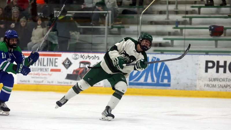 Men's Hockey Outlasts Pilgrims for First LEC Victory - Vermont State ...