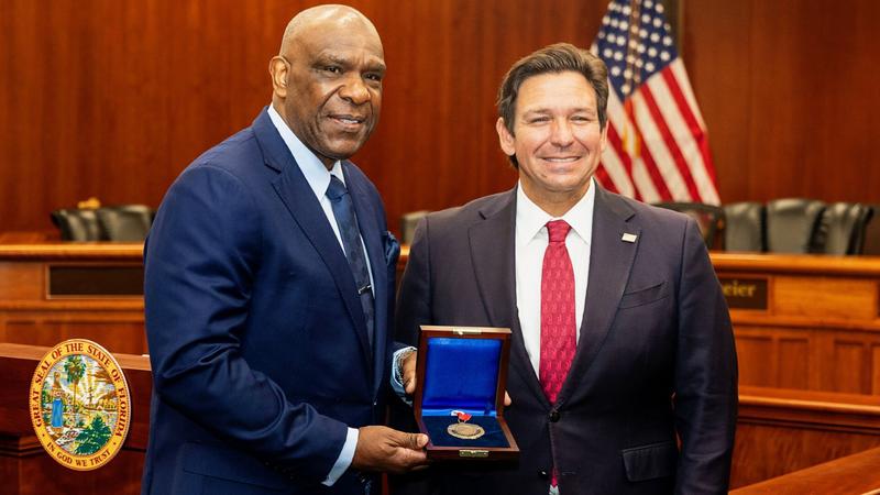 Andre Dawson Receives Florida Governor’s Medal of Freedom