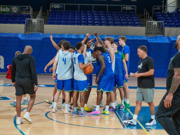 Το μπάσκετ ανδρών FGCU ολοκληρώνει τις καλοκαιρινές προπονήσεις