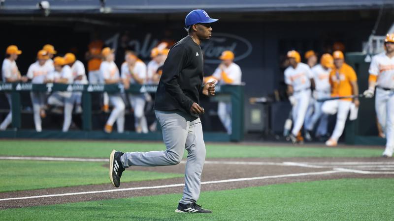 Coach Darrion Smith