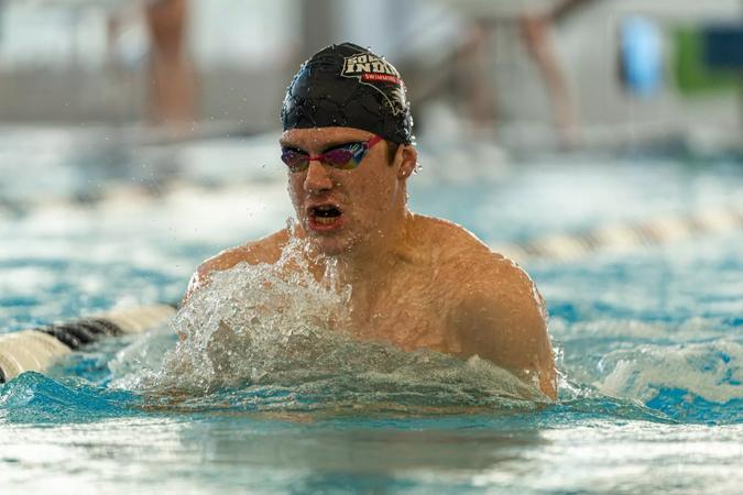 USI Swimming and Diving Hosts Evansville for Senior Day Meet