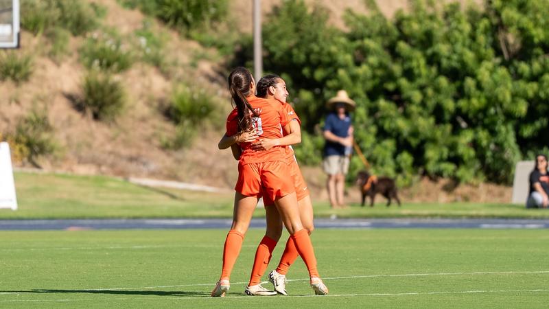 Women’s Soccer Sees Four Waves Honored on CSC All-District Team - Pepperdine University Athletics