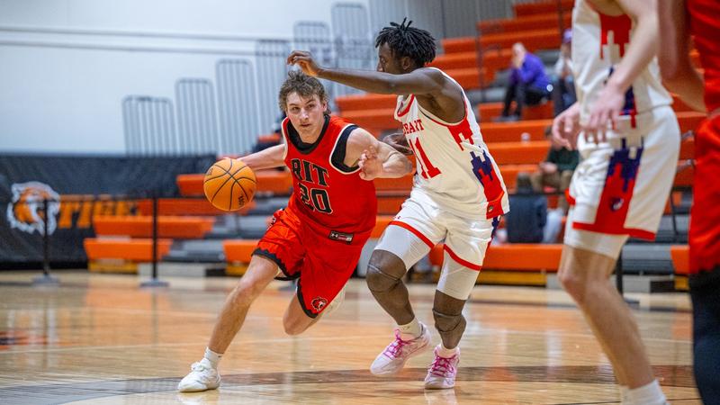 Men’s Basketball holds off Hobart, 81-80 - Rochester Institute of Technology Athletics