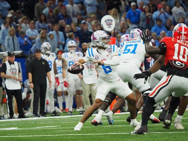 TRINIDAD CHAMBLISS, LUCAS CARNEIRO LEAD OLE MISS TO 39-34 ALLSTATE SUGAR BOWL VICTORY AGAINST SEC RIVAL GEORGIA - Sugar Bowl