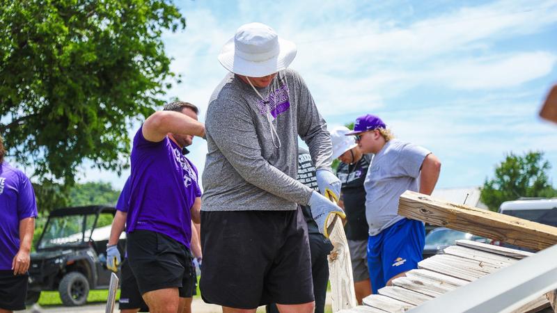 Tarleton Hand ‘Something Had to Be Done’: Texan Football lends helping hand in Gordon ...